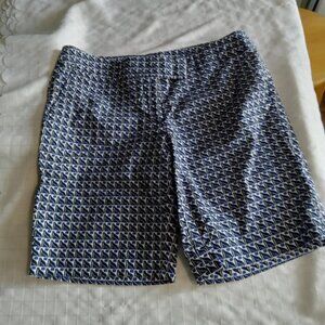 Stretch coton-spandex shorts-bermudas with a vintage style and pattern
